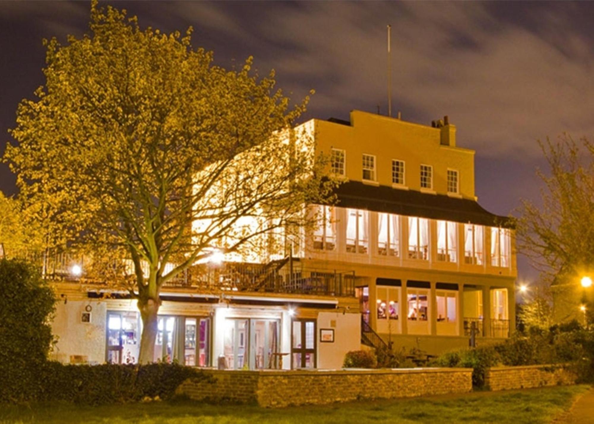 Royal Hotel, Bar & Grill Purfleet Extérieur photo