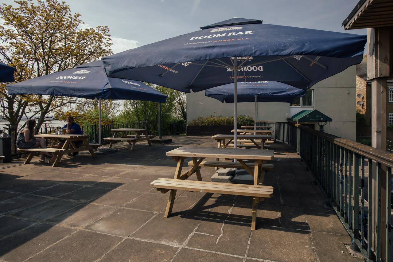 Royal Hotel, Bar & Grill Purfleet Extérieur photo