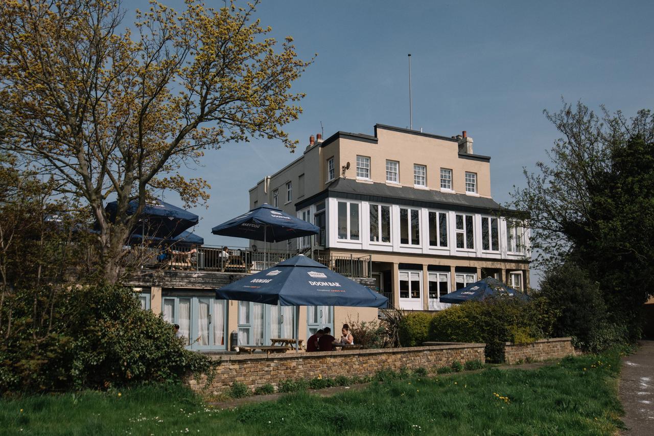 Royal Hotel, Bar & Grill Purfleet Extérieur photo